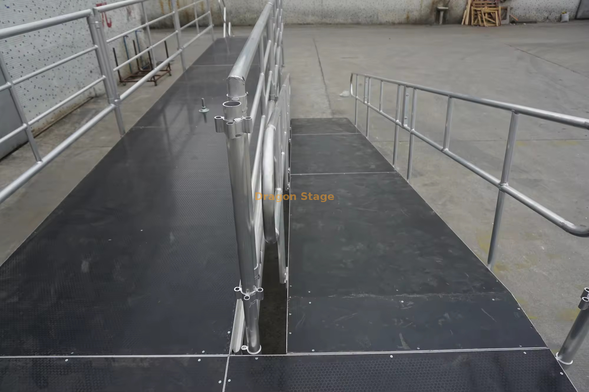 Outdoor Wooden Aluminum Adjustable Portable Stage Ramp with Handrail منحدر مرحلة محمولة قابلة للتعديل