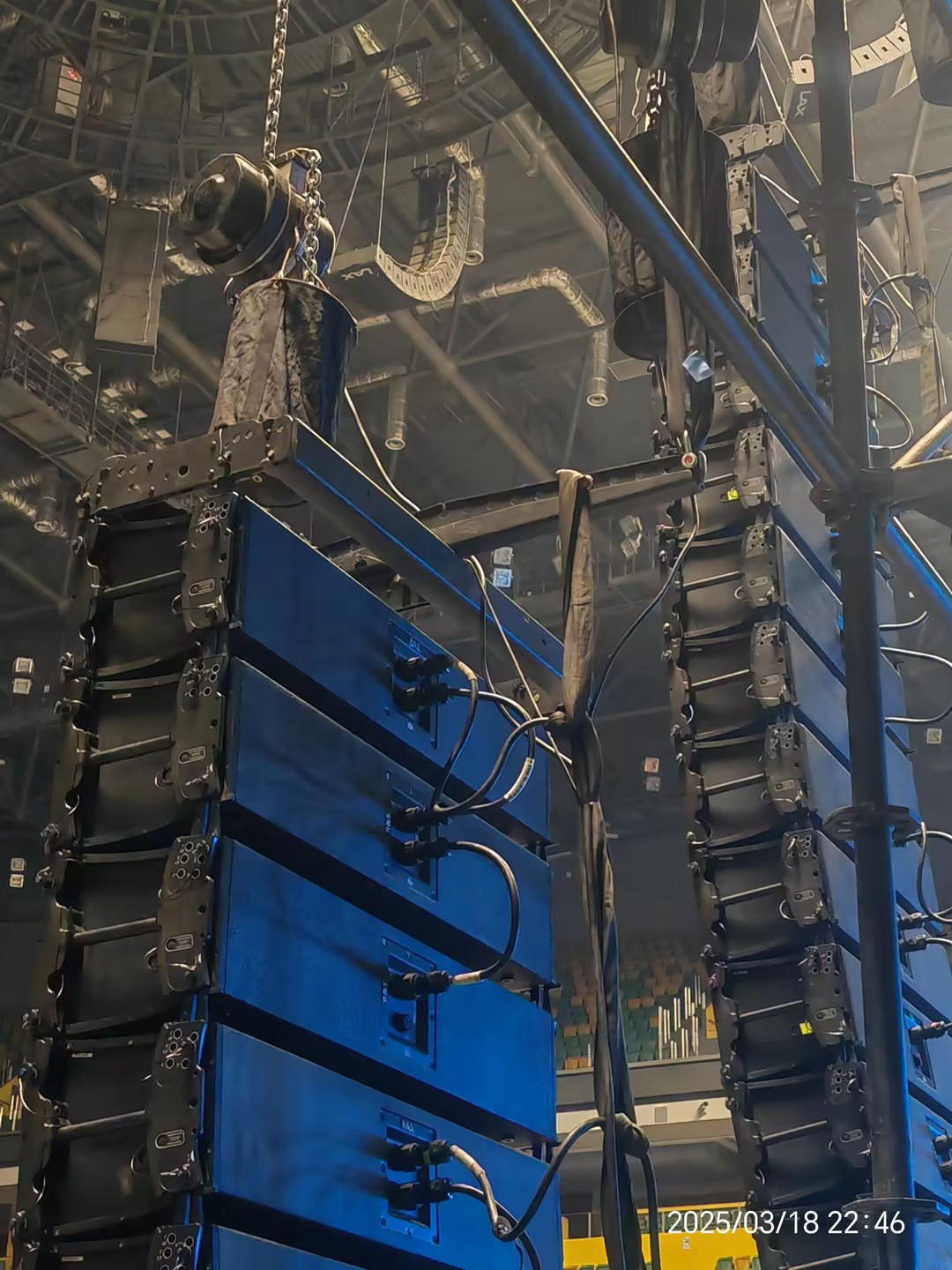 fixed with safety straps ثابت مع أحزمة السلامة