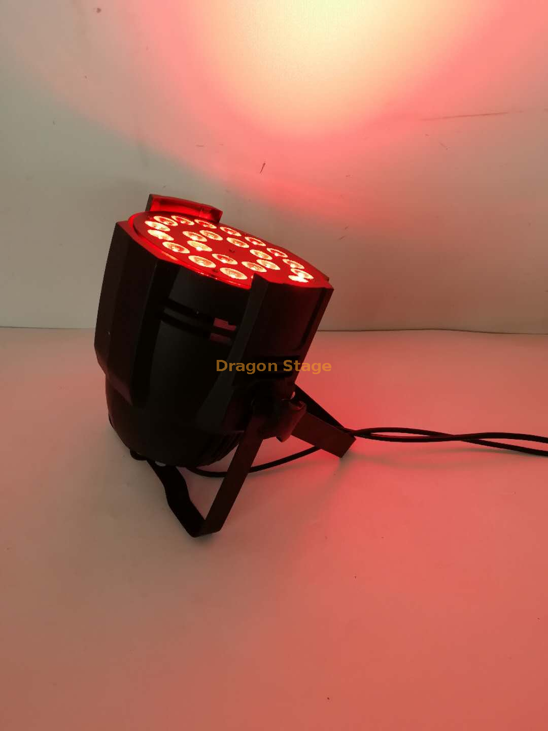 24 Beads Four-in-one Cast Aluminum Par Lights (3) 24 حبات أربعة في واحد المصبوب الألومنيوم الاسمية (3)