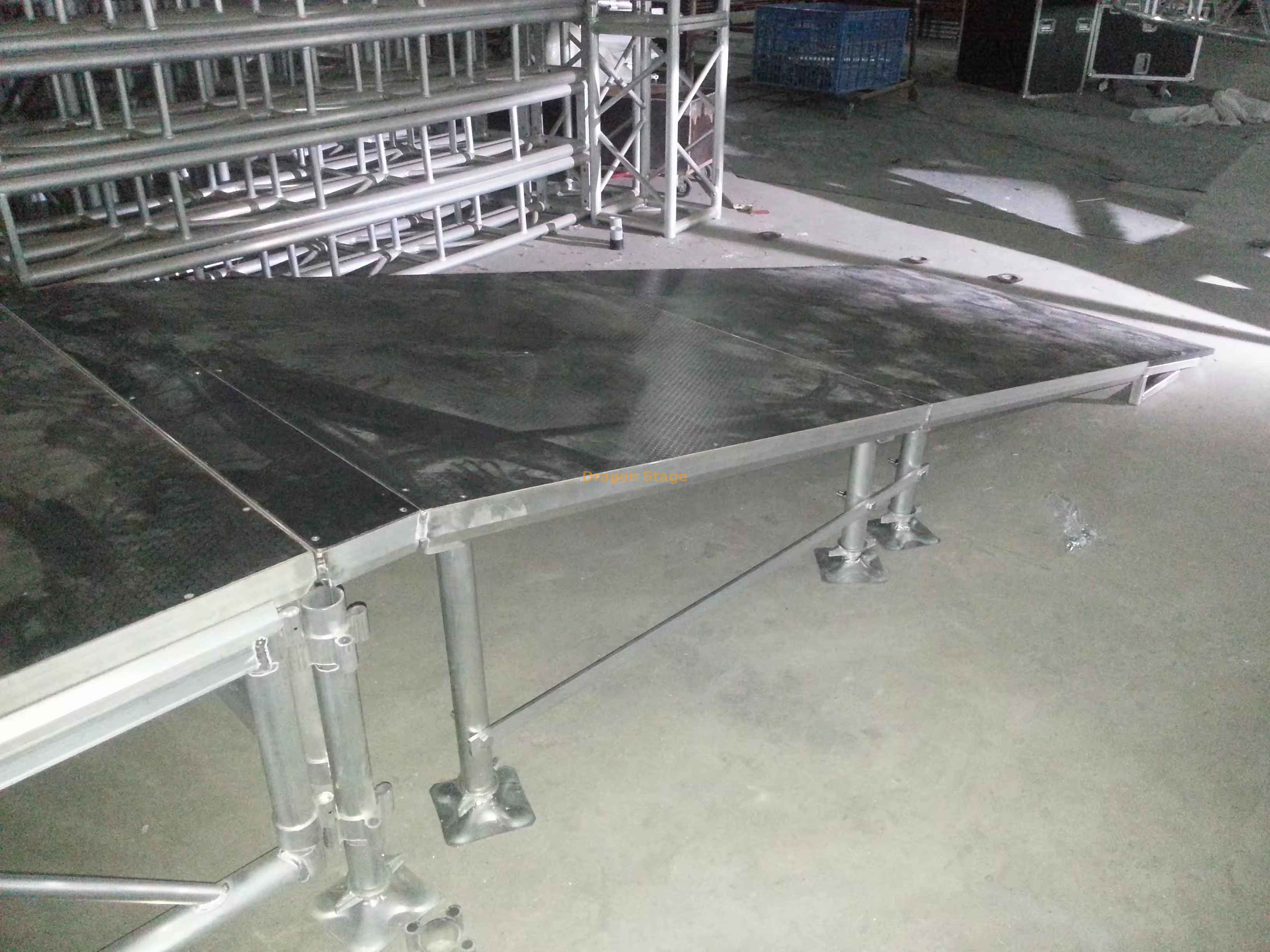 Aluminum Adjustable Portable Stage Ramp with Handrail(1) المنحدر المرحلة المحمولة القابلة للتعديل من الألومنيوم مع الدرابزين (1)