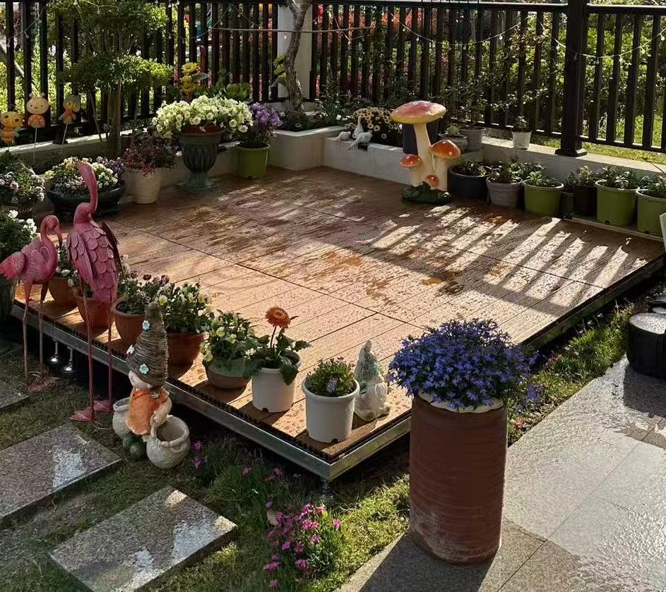 Prefabricated wooden platform (1) منصة خشبية مسبقة الصنع (1)