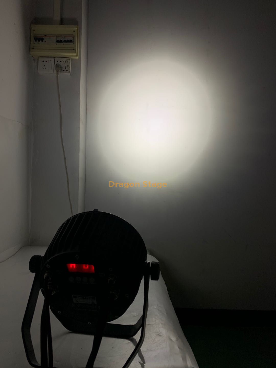 18 Beads 6-in-1 Waterproof Cast Aluminum Par Lights (Type A) (5) 18 حبات 6 في 1 للماء المصبوب الألومنيوم الأنوار (النوع أ) (5)