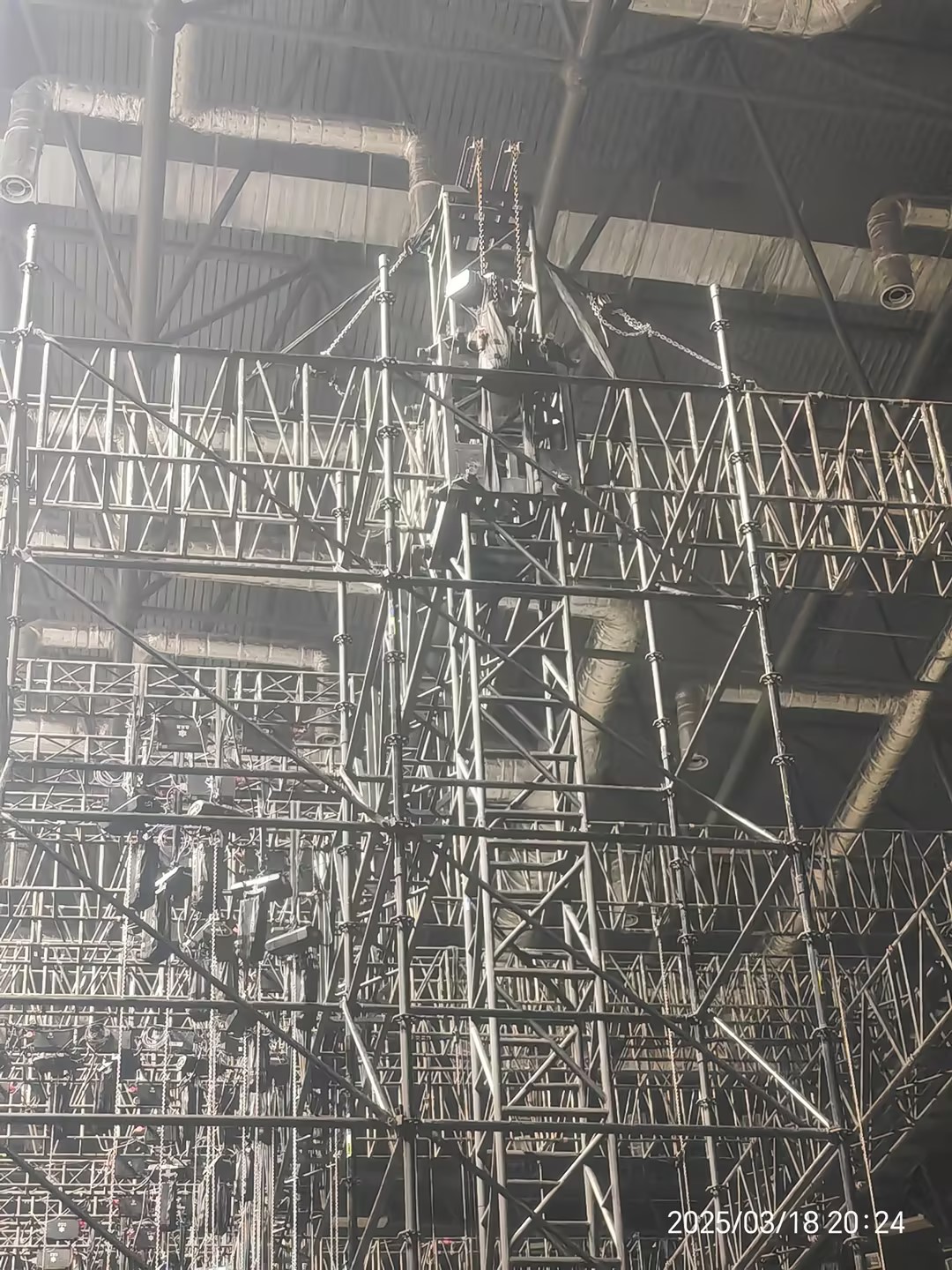 Measures have been taken to prevent chain slippage. تم اتخاذ تدابير لمنع انزلاق السلسلة.