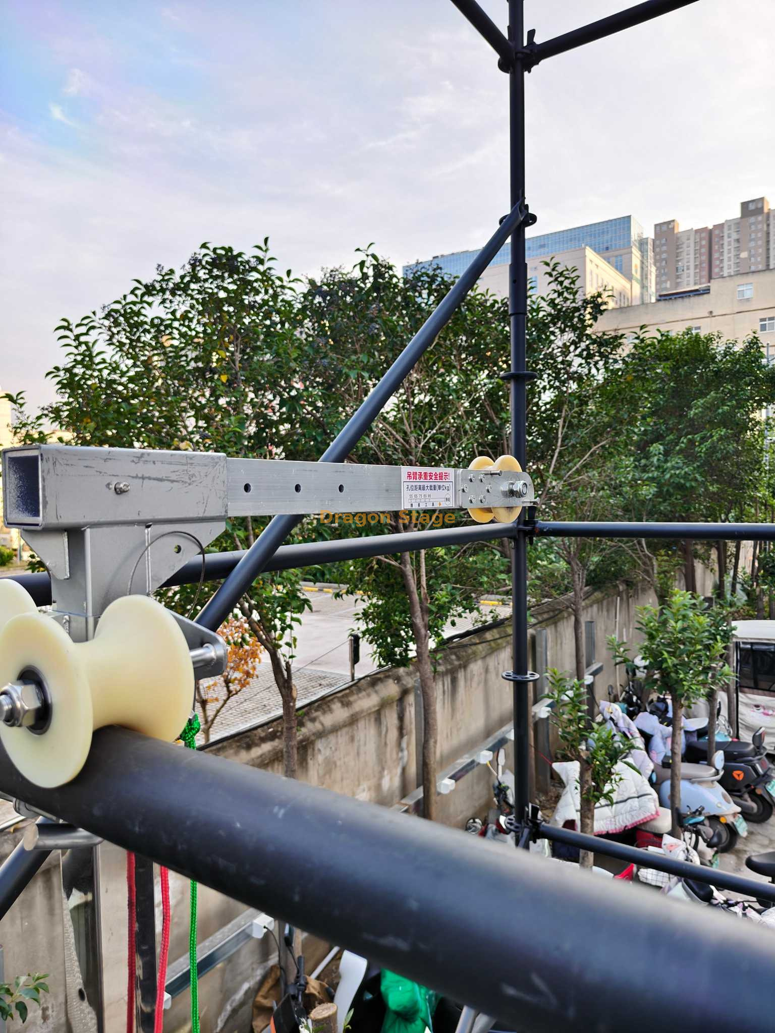 LED Display Suspension Bracket (3) حامل تعليق شاشة LED (3)