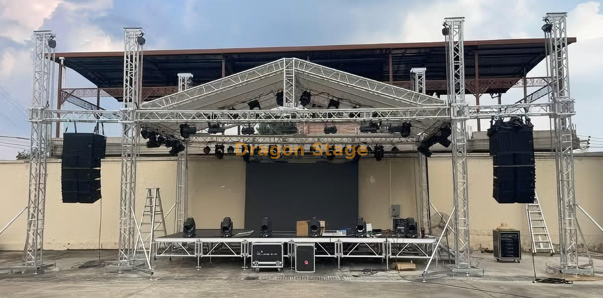 8x6x5m Outdoor Aluminum Peak Roof Truss System with Dual 2m Speaker Wings for Concert Events نظام تروس سقف الذروة من الألومنيوم الخارجي مقاس 8 × 6 × 5 م مع أجنحة مكبر صوت مزدوجة بطول 2 م لأحداث الحفلات الموسيقية