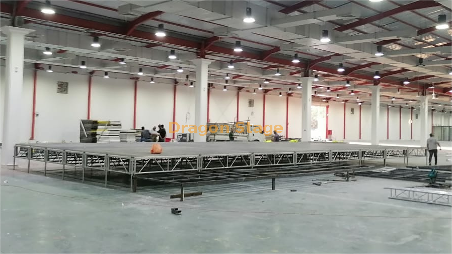 مسرح خارجي للحفلات الموسيقية 20x20 م