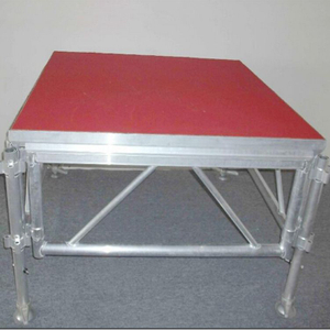 الأداء الخارجي يستخدم سطح مسرح من الألومنيوم 20 × 10 م أو 20 × 20 م