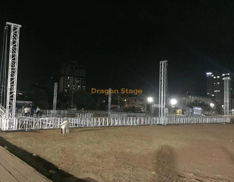 تروس إضاءة صندوق الألومنيوم بلات مع 6 أعمدة ومشاركة للبيع 100x80ft 