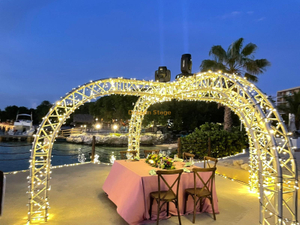 ألومنيوم سقف سقف محمول شعاعي قوس إطار تصميم تروس 4.3x2.5m لعيد الحب شهر العسل عشاء رومانسي في الهواء الطلق