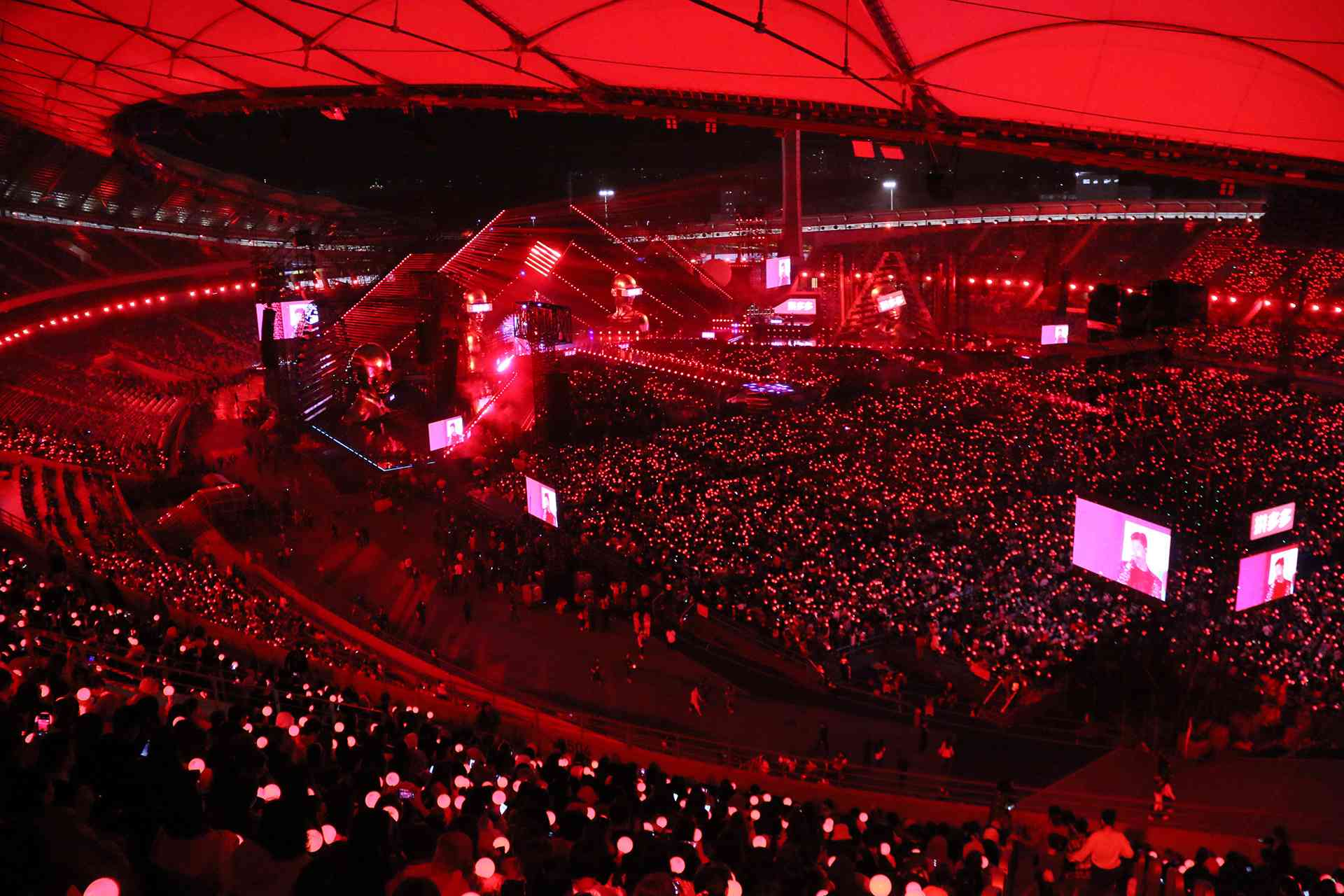 آرت برولايت في حفلة رأس السنة الجديدة على تلفزيون هونان (1)