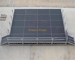 مرحلة تجميع الألمنيوم مقاس 40 × 20 قدم مع السلالم وقضبان الحماية