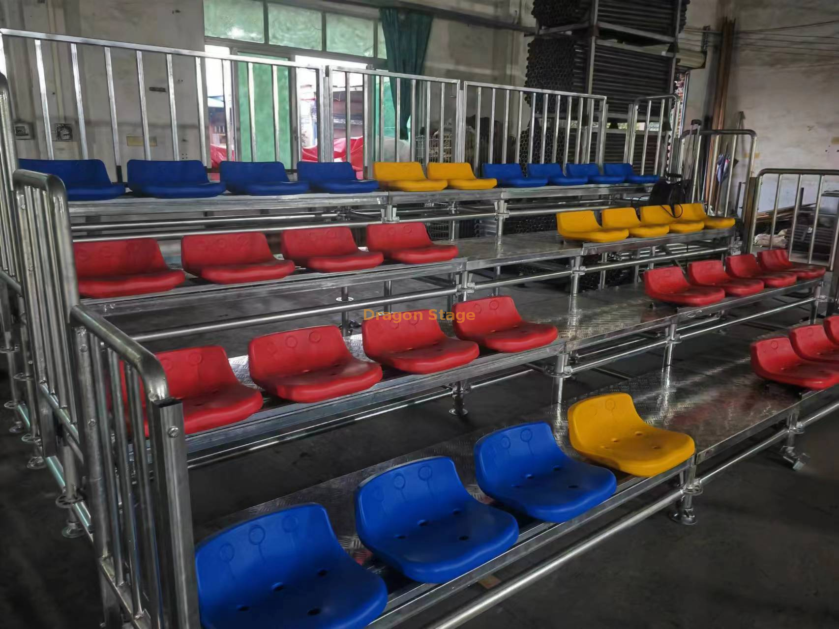 مجموعة مقاعد جلوس تتسع لـ 34 شخصًا (3)