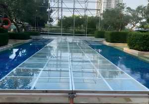 Acrylic Glass Stage for Swimming Pools.jpg