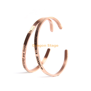 u003Ci>What Details Of Our Leather Bracelet Mens?u003C/i> u003Cb>ما هي تفاصيل لدينا سوار جلدي رجالي؟u003C/b> u003Ci>Stainless steel jewelry is very popular now.u003C/i> u003Cb>مجوهرات الفولاذ المقاوم للصدأ تحظى بشعبية كبيرة الآن.u003C/b> u003Ci>Because of its modest luxury and high quality texture which are liked by people.u003C/i> u003Cb>بسبب ترفها المتواضع وملمسها عالي الجودة الذي يحبه الناس.u003C/b> u003Ci>Wholesale Cheap OEM Jewelryu003C/i> u003Cb>مجوهرات OEM رخيصة بالجملةu003C/b>