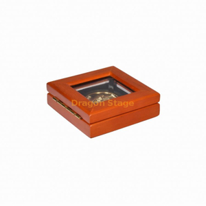 صندوق تخزين خشبي صغير للعملات المعدنية من براون مخصص للعرض
