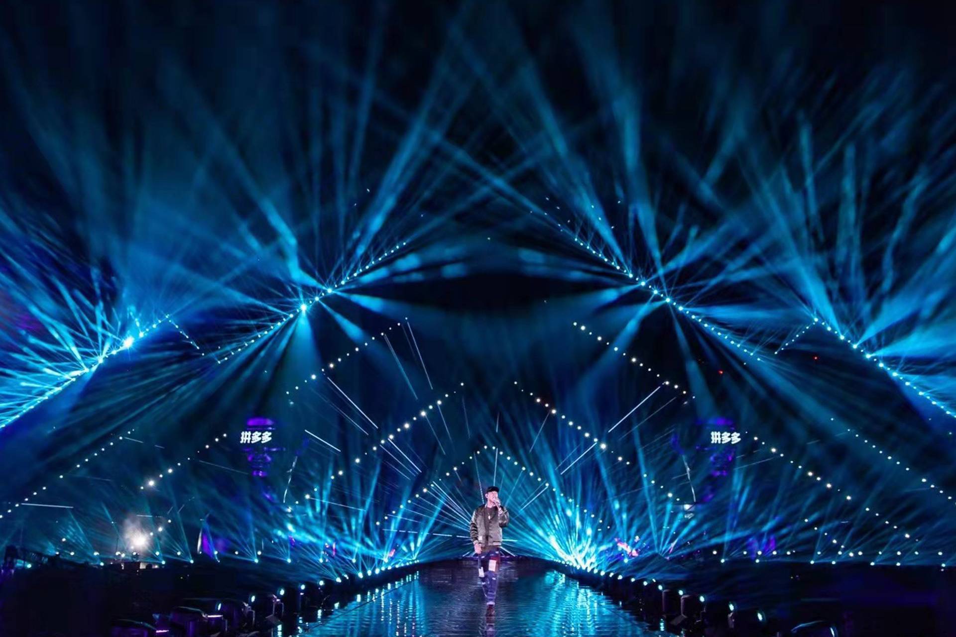 آرت برولايت في حفلة رأس السنة الجديدة على تلفزيون هونان (2)