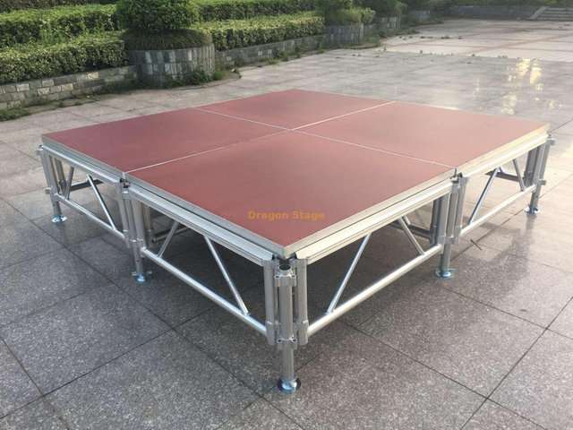 مرحلة كنيسة صغيرة من الألومنيوم المحمولة في الهواء الطلق للبيع 8 × 8 قدمًا 0.6-1M 2 سلالم