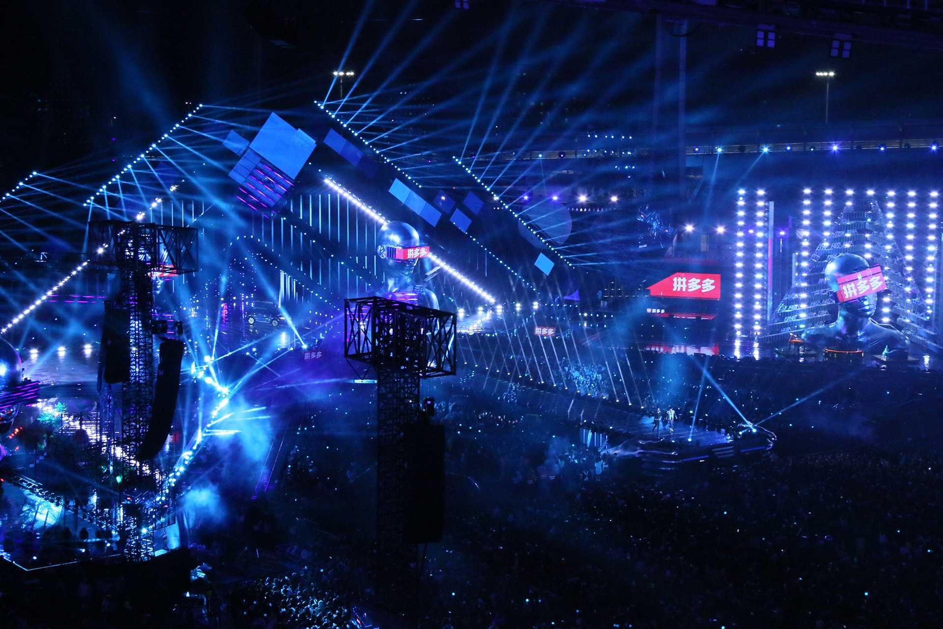 آرت برولايت في حفلة رأس السنة الجديدة على تلفزيون هونان