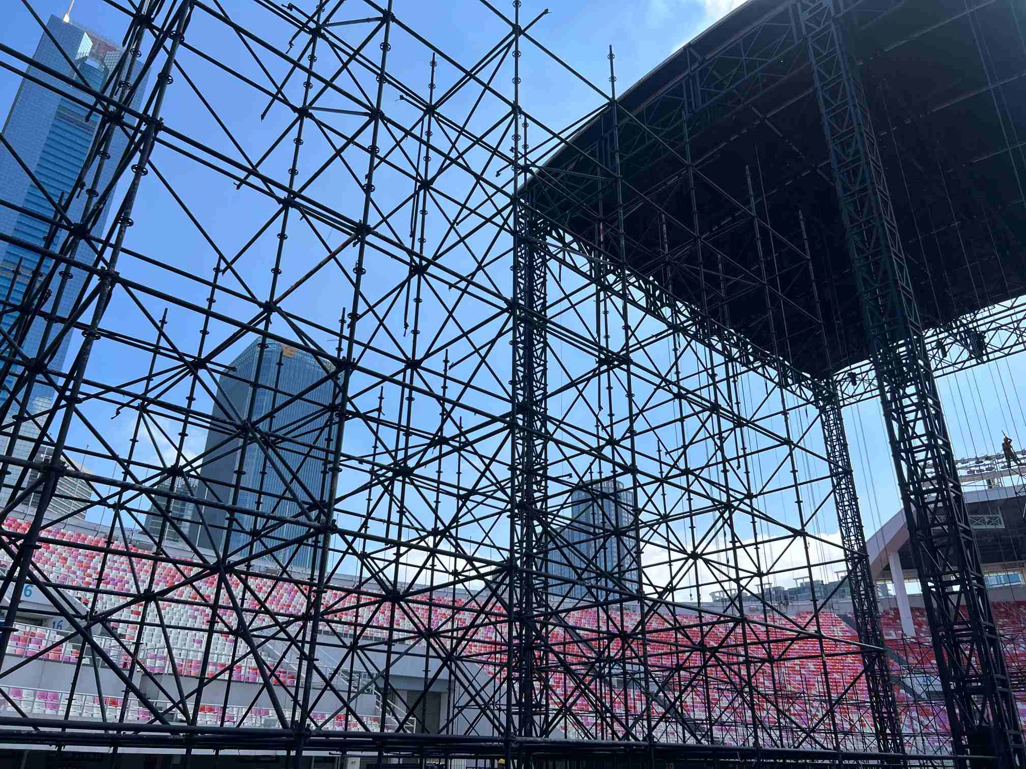 Ringlock يعمل تحت الإنشاء في Concert.jpg