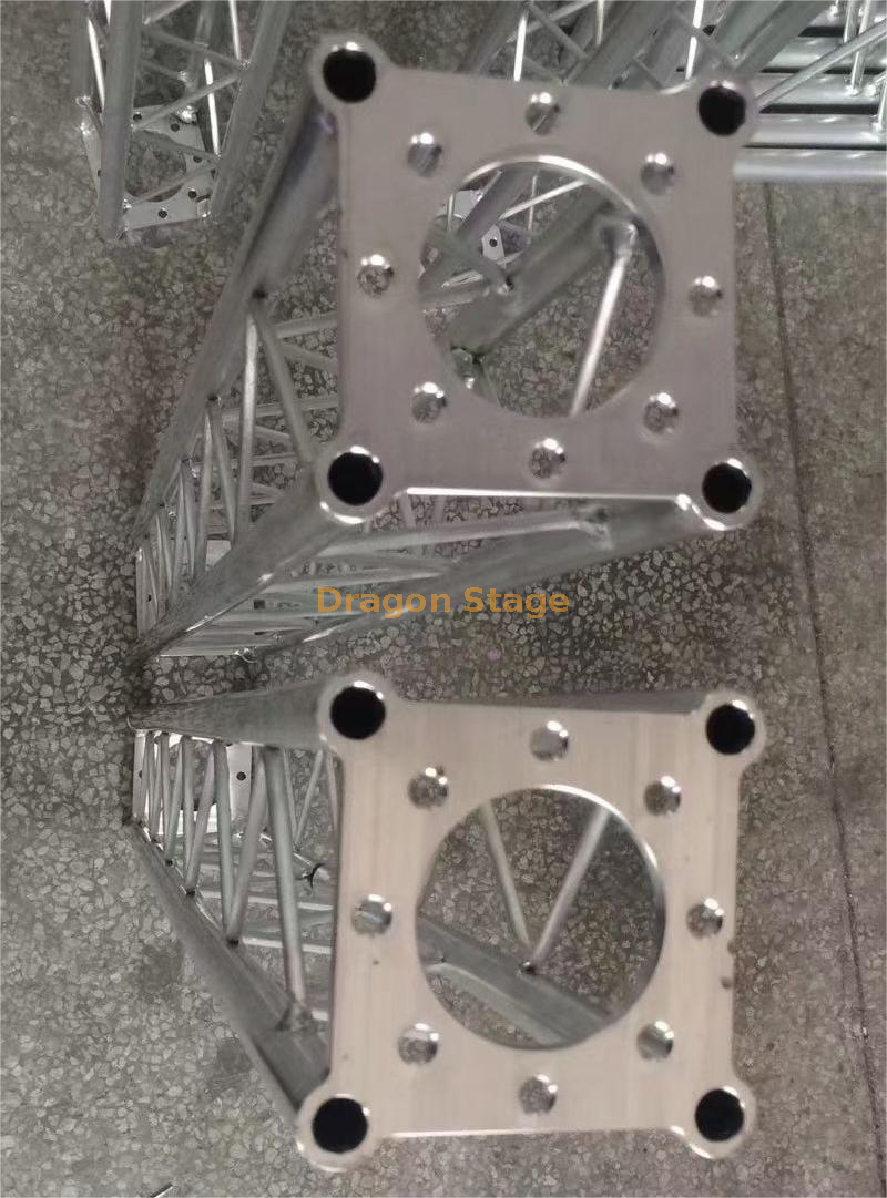 100 تروس صغيرة