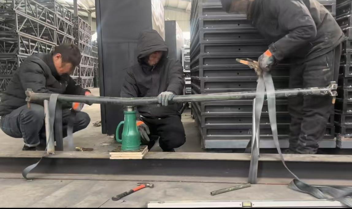 ربط قضيب Layerher عازمة