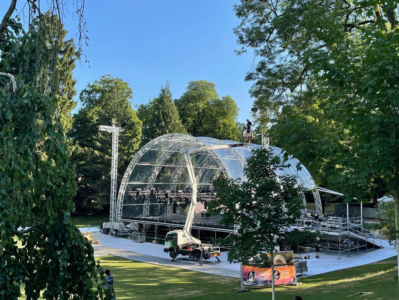 كيف تجمع الجمالون السقف الصلب الصلب مع مرحلة الطبقة