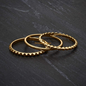 أزياء المرأة خاتم بسيط مجوهرات 18 قيراط مطلية بالذهب تكويم حلقات الفولاذ المقاوم للصدأ