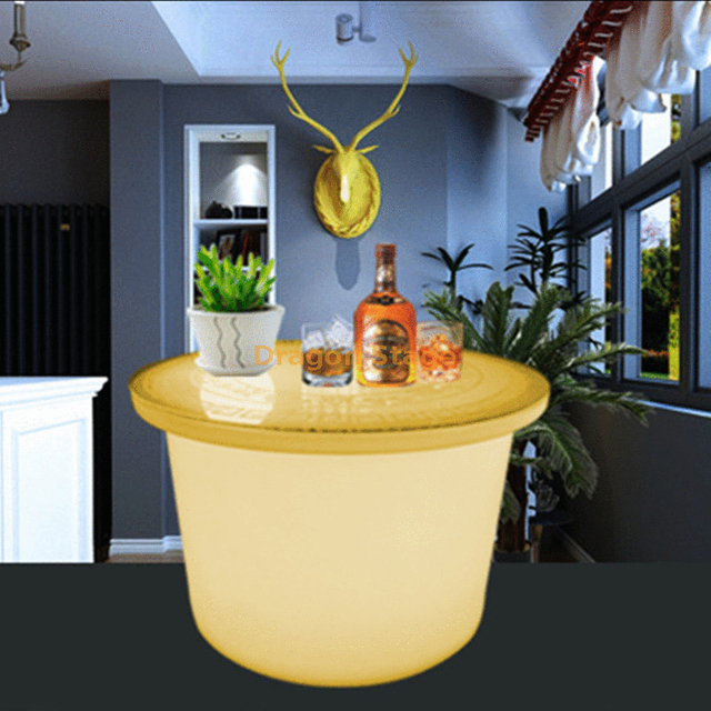 أدى طاولة القهوة المستديرة متوهجة فندق في الهواء الطلق ملهى ليلي أثاث بلاستيكي عالية أعلى الصمام كوكتيل بار الطاولات والكراسي للأحداث