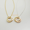 مجوهرات محفورة ذاتي الصنع الحد الأدنى مخصص من الفولاذ المقاوم للصدأ مطلي بالذهب اسم الأطفال 3 دوائر متصلة قلادة